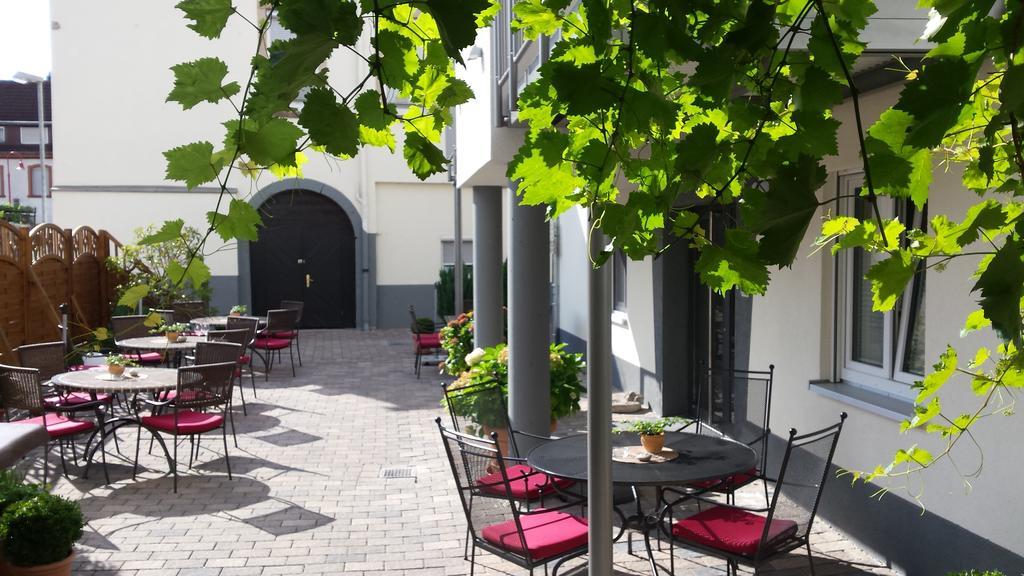Hotel-Restaurant Pfaelzer Hof Edenkoben Exterior foto