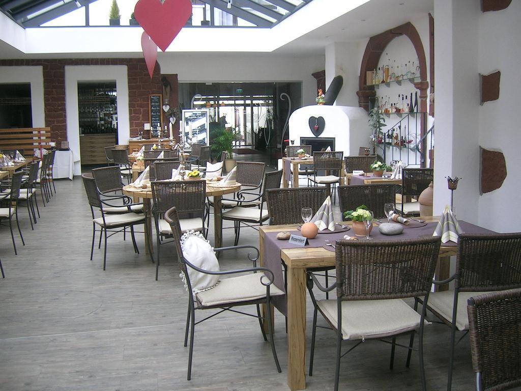 Hotel-Restaurant Pfaelzer Hof Edenkoben Exterior foto